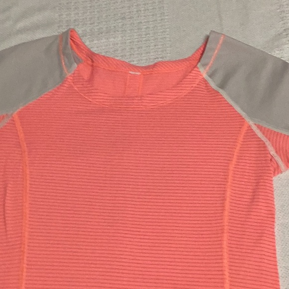 Lululemon athletica top size XS - Picture 3 of 9